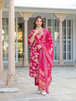 Vaamsi - Women Red Viscose Rayon Embroidered Straight Kurta With Pant & Dupatta