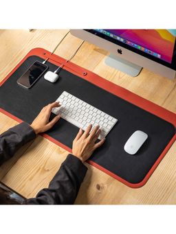 DailyObjects - Red-Black Dart Organiser Desk Mat (r1)