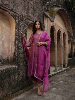 CHARU MAKKAR - Purple Sukhi Kurta And Pant With Dupatta