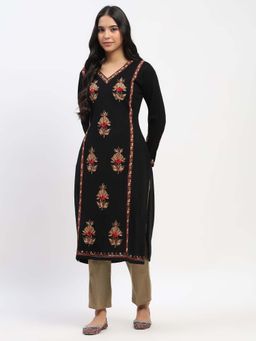 ME & I - Women Embroidered V-Neck Kurta
