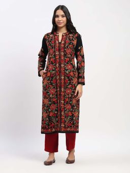 ME & I - Women Embroidered Mandarin Neck Kurta