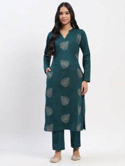 ME & I - Women Embroidered Mandarin Neck Kurta