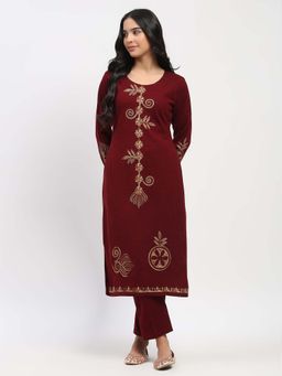 ME & I - Women Embroidered Round Neck Kurta