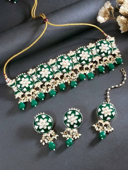 Peora - Green Meenakari Kundan Choker Necklace Earrings Maangtikka Set