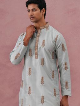 Jompers - Men Blue Silk Mandarin Neck Embroidered Kurta