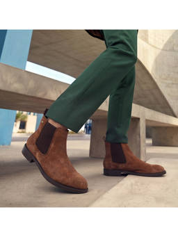 Mochi - Men Camel Chelsea Boots