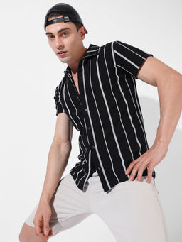 Campus Sutra - Men Black Striped Regular Fit Casual Shirt