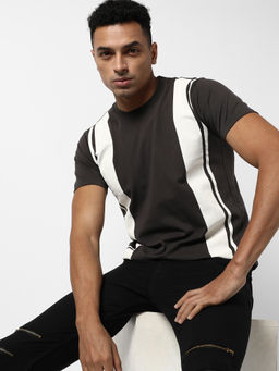 Campus Sutra - Men Grey Colourblockeded Regular Fit Casual T-Shirt