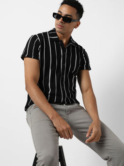 Campus Sutra - Men Black Striped Regular Fit Casual Shirt