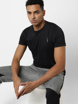 Campus Sutra - Men Solid Black Regular Fit Activewear T-Shirt