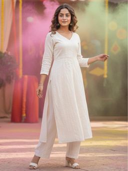Varanga - Women Off-White Kurta With Pant