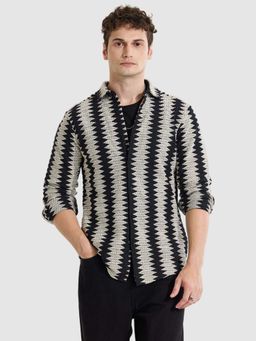 Snitch - Black Slim Fit Printed Shirt