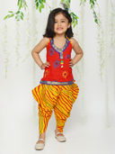 Red color option, Sold out, Currently selected