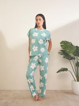 Sweet Dreams - Women Floral Printed Pyjama Set