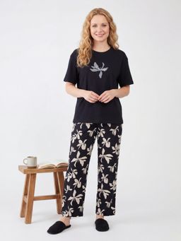 Sweet Dreams - Women Graphic Printed Pyjama Set