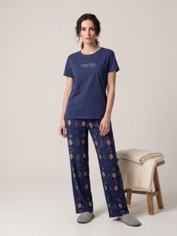 Sweet Dreams - Women Typographic Printed Pyjama Set