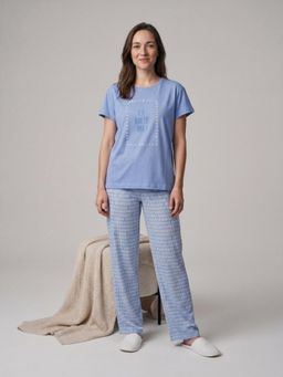 Sweet Dreams - Women Typographic Printed Pyjama Set