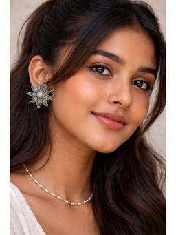 Niska - Women Serenity Silver Stud Earrings