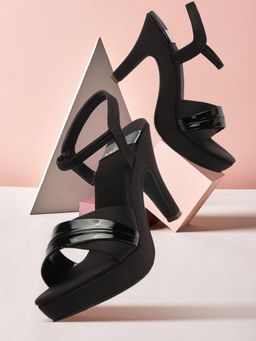 XE Looks - Graceful and Exquisite Design Cut Heels Sandal