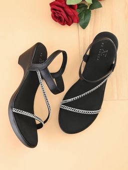 XE Looks - Classic Wedge Sandal