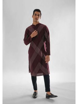 PAARSH - Men Wine Cross Stitchline Kurta With Pant