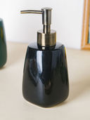 Black color option, Currently selected