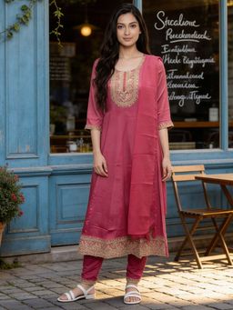 Rangita - Women Peach Embroidered Kurta Pant And Dupatta