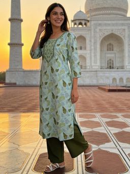Rangita - Women Green Cotton Embroidered Straight Kurta With Pant