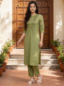 Green color option, Sold out, Currently selected