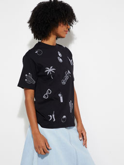 max - Black Embroidered Round Neck T-Shirt