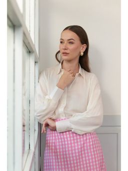 AURA STUDIO - Oversized Pearl Stud Earrings