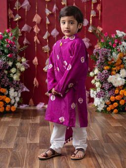 Kirti Agarwal Pret n Couture - Boys Magenta Tie and Dye Kurta with Pyjama (Set of 2)
