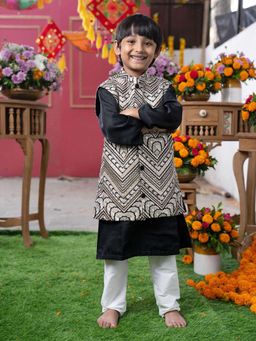 Kirti Agarwal Pret n Couture - Kurta with Pyjama and Jacket (Set of 3)