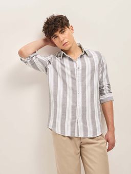 The Bear House - Men Striped Slim Fit Casual Shirt