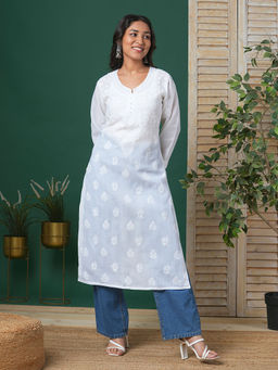 ADA - Women Embroidered White Cotton Lucknow Chikan Kurta (XS) (A100424)