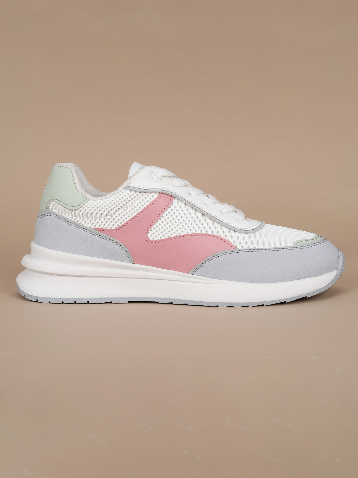 AVANT Women Mova Sneakers - White