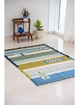 Freedom Tree - Cool and Calm Nomadic Cotton and Wool Blue Woven Rug (4.8x6.5 feet)