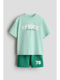 H&M - Boys Green 2-piece T-shirt and sweatshorts set