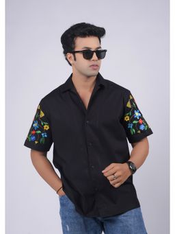 Eszett - Men Black Solid Half Sleeves Casual Shirt