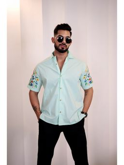 Eszett - Men Green Solid Half Sleeves Casual Shirt