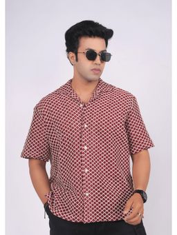 Eszett - Men Maroon Geometric Half Sleeves Casual Shirt
