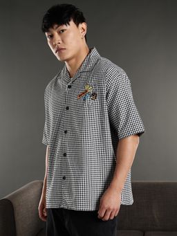 Eszett - Men Black Checks Half Sleeves Casual Shirt