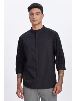 Eszett - Men Navy Blue Cotton Solid Casual Shirt