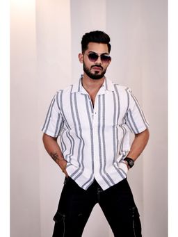 Eszett - Men White Stripes Half Sleeves Casual Shirt