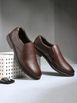 EGOSS - Men Brown Loafers