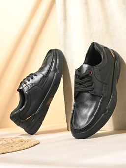 EGOSS - Men Black Lace-Up Sneakers By Aspeerio