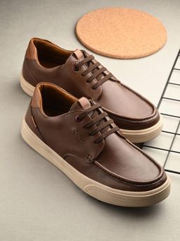 EGOSS - Men Brown Lace-Up Sneakers By Aspeerio