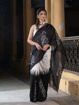 Angoshobha - White & Black Silk Matka Solid Body Handwoven Jamdani Saree with Unstitched Blouse