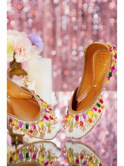 House of Vian - Rangmunch Multicolor Embroidered Juttis