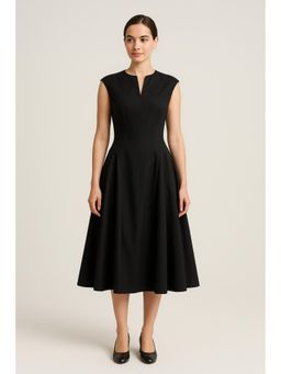 Cider - Black Round Neck Solid Pleated Sleeveless Maxi Dress